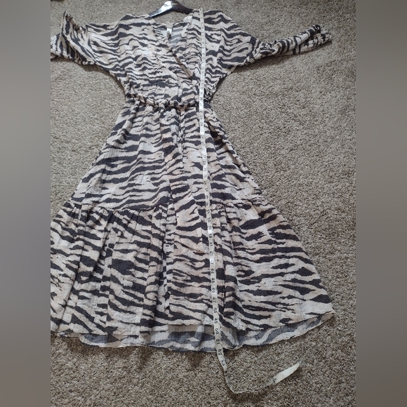 H&M Women Animal Print Midi Maxi Dress Medium Zebra Balloon Sleeve Brown V - Picture 6 of 6